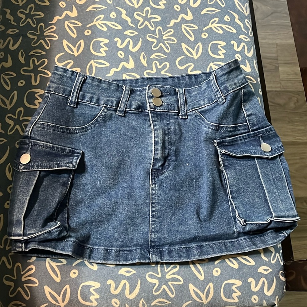SHEIN mini stretch denim skirt with pockets